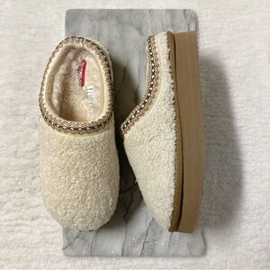 Union Bay Ugg-Like Tasman Slip On Platform Slippers Size 8.5 Cream New